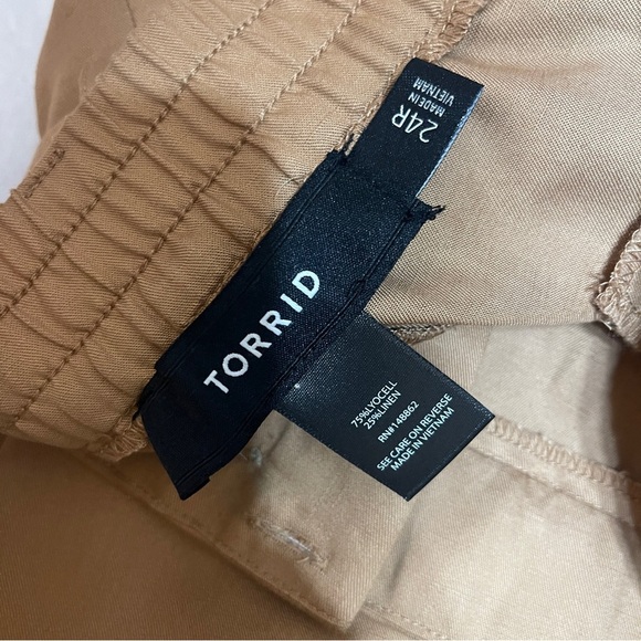 Torrid Relaxed Taper Studio Linen High Rise Lightweight Cargo Pant Women's 24R - Picture 4 of 9